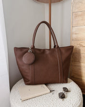 Load image into Gallery viewer, Louenhide Savannah Tote Bag - Cocoa