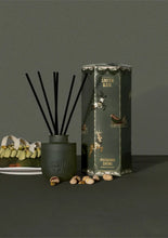 Load image into Gallery viewer, Smith &amp; Co. Limited Edition Festive Collection - Pistachio Crème Reed Diffuser 100ml
