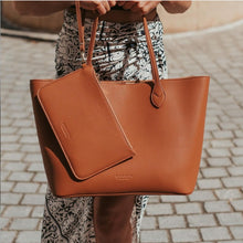 Load image into Gallery viewer, Daisy Handbag  - Tan