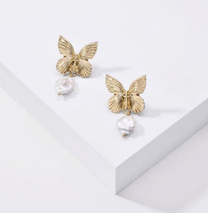 Freshwater pearl earrings with gold butterfly stud